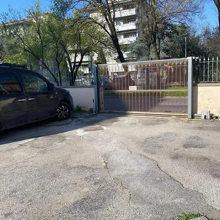 Appartamento Centro A 12min A Piedi, Parcheggio Privato, Wi-fi *